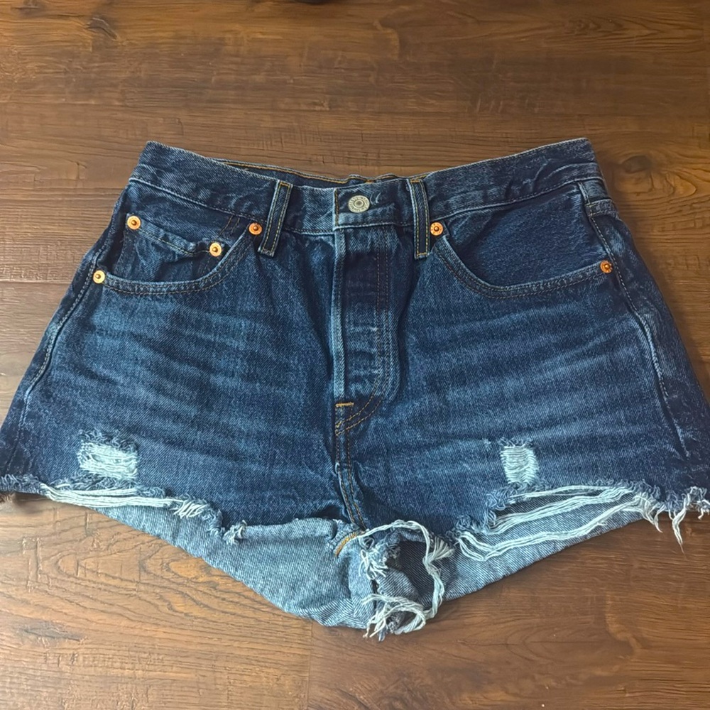 EUC Levi Jean shorts 27